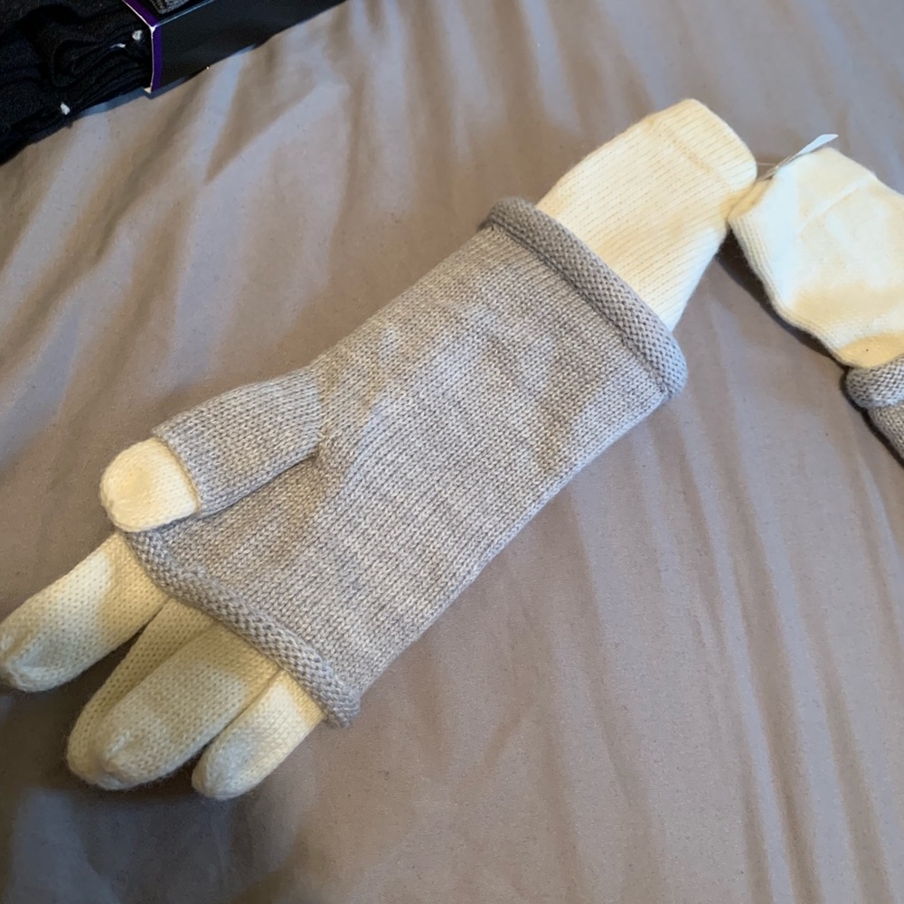 Ivory & grey gloves - Picture 2 of 2